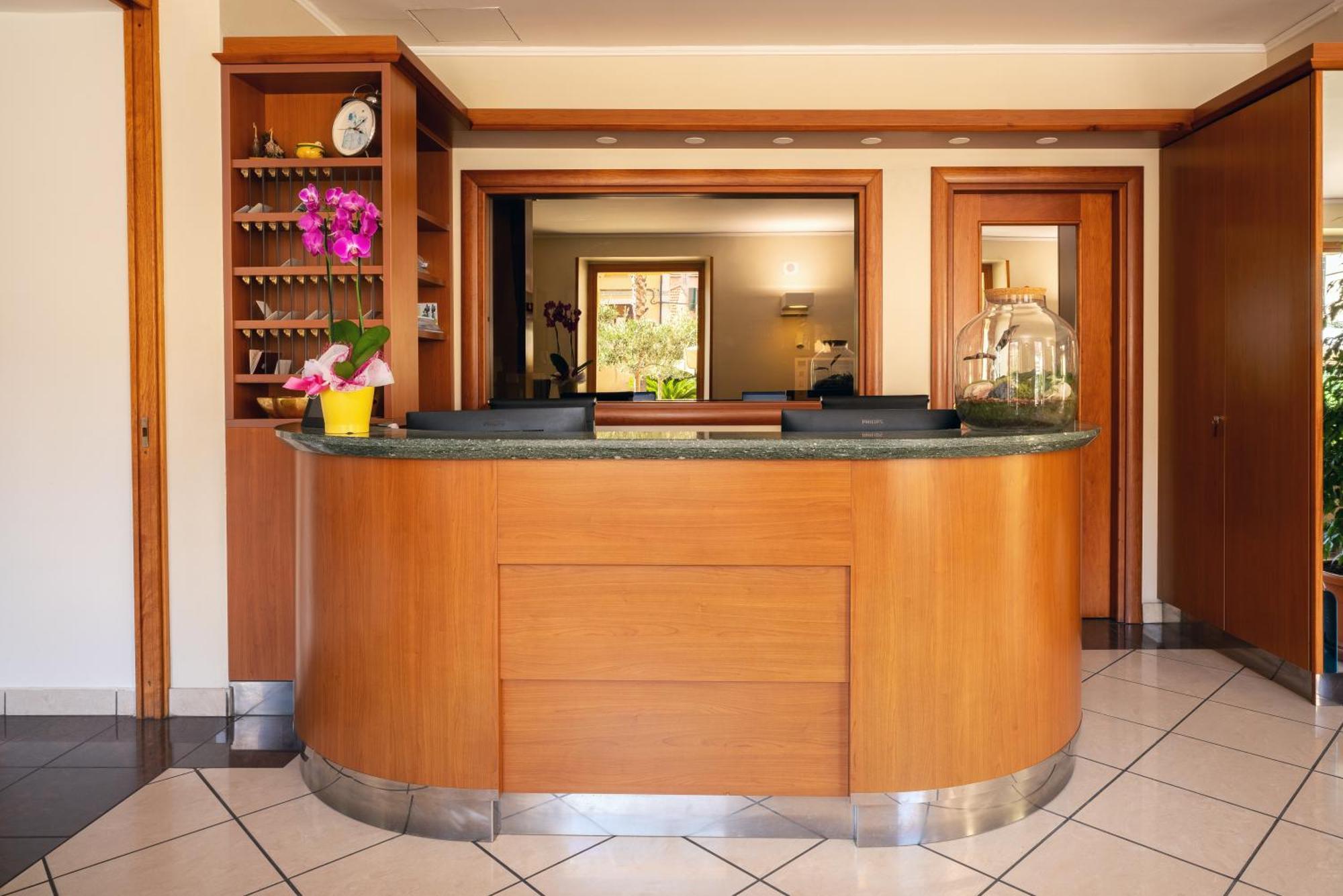 Hotel Careni Villa Italia Finale Ligure Dış mekan fotoğraf